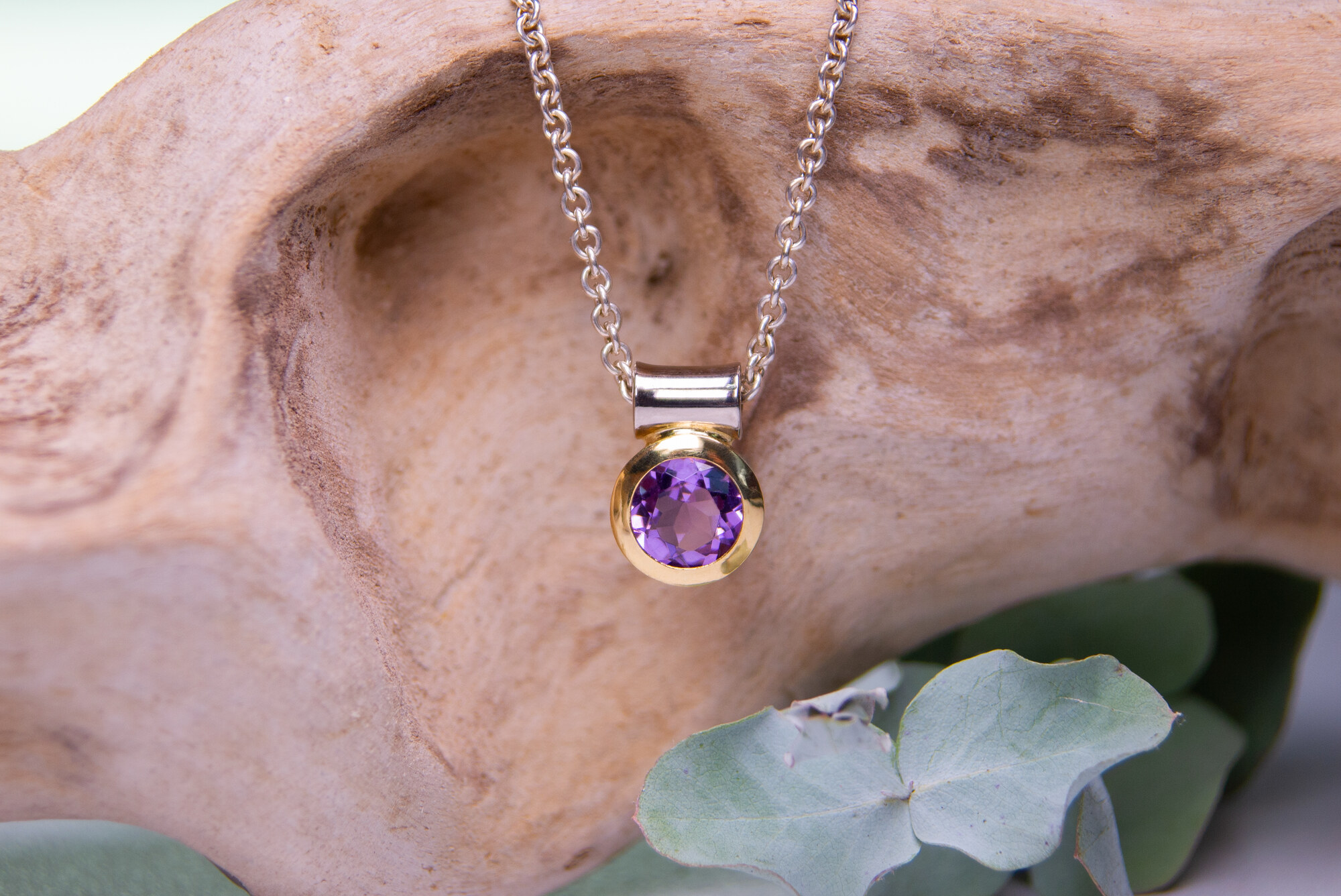 Amethyst Anhänger in Gelbgold und Weißgold