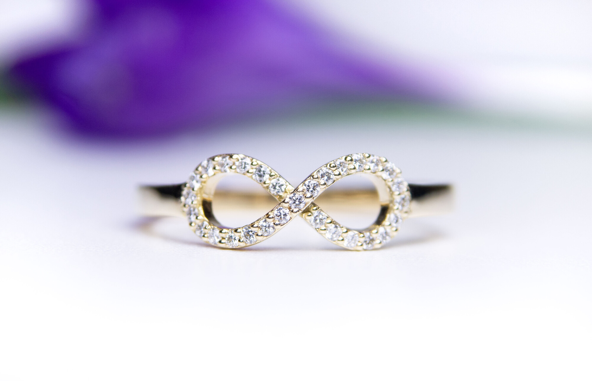 Infinity Ring aus 585 Gelbgold mit 29 Brillanten