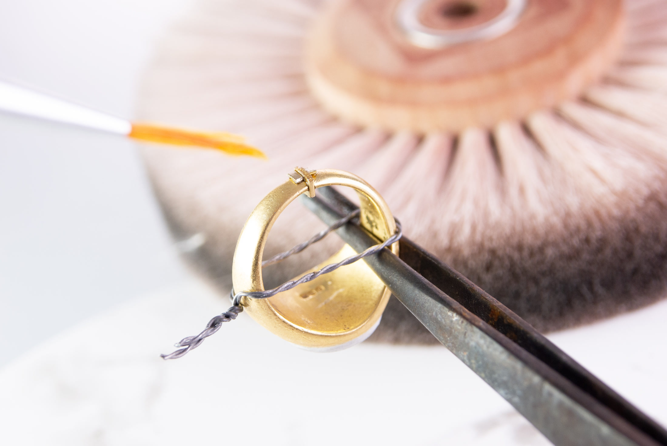Ringgrößenänderung in der Goldschmiedewerkstatt