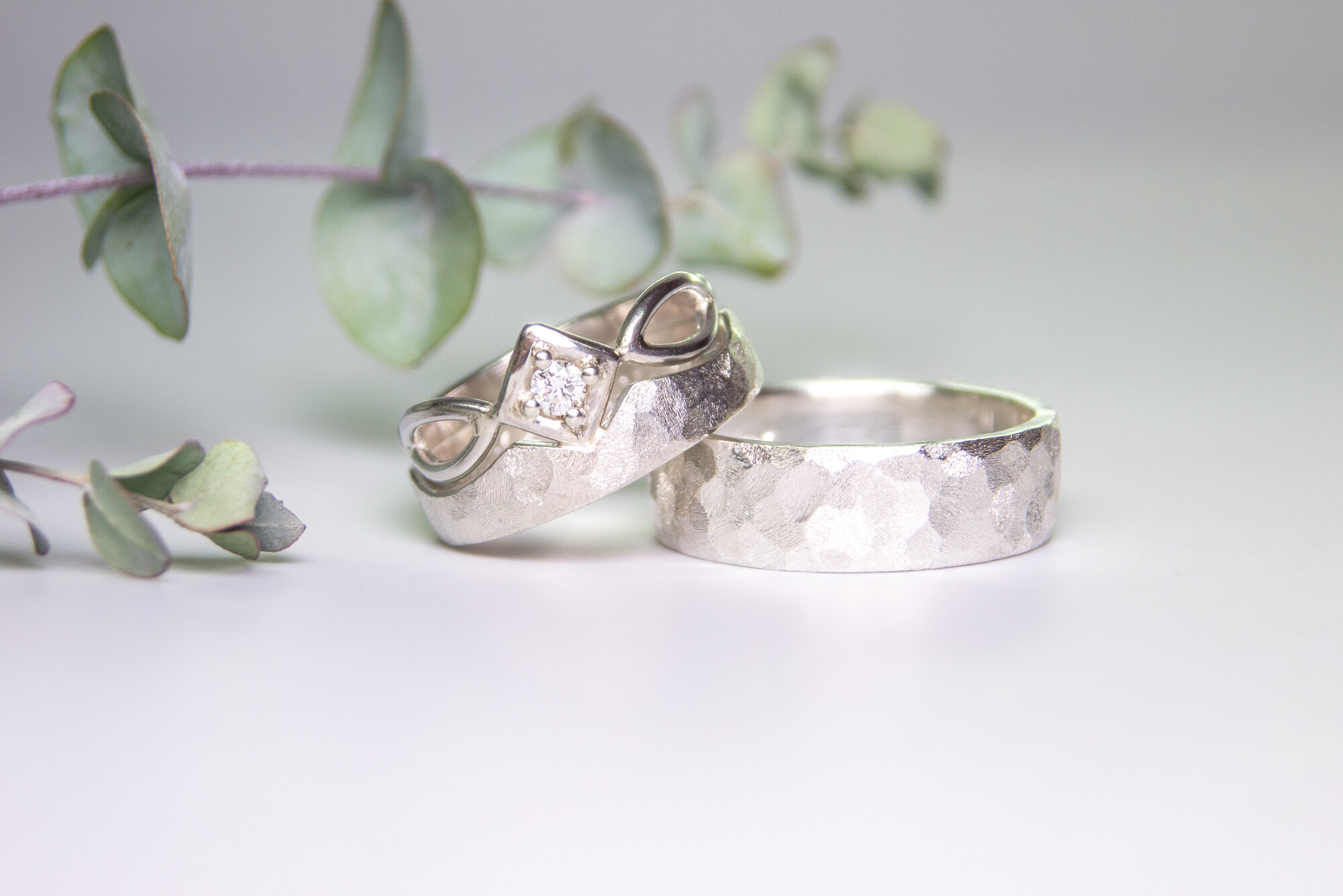 Trauringe aus 925 Silber mit integriertem Beisteckring