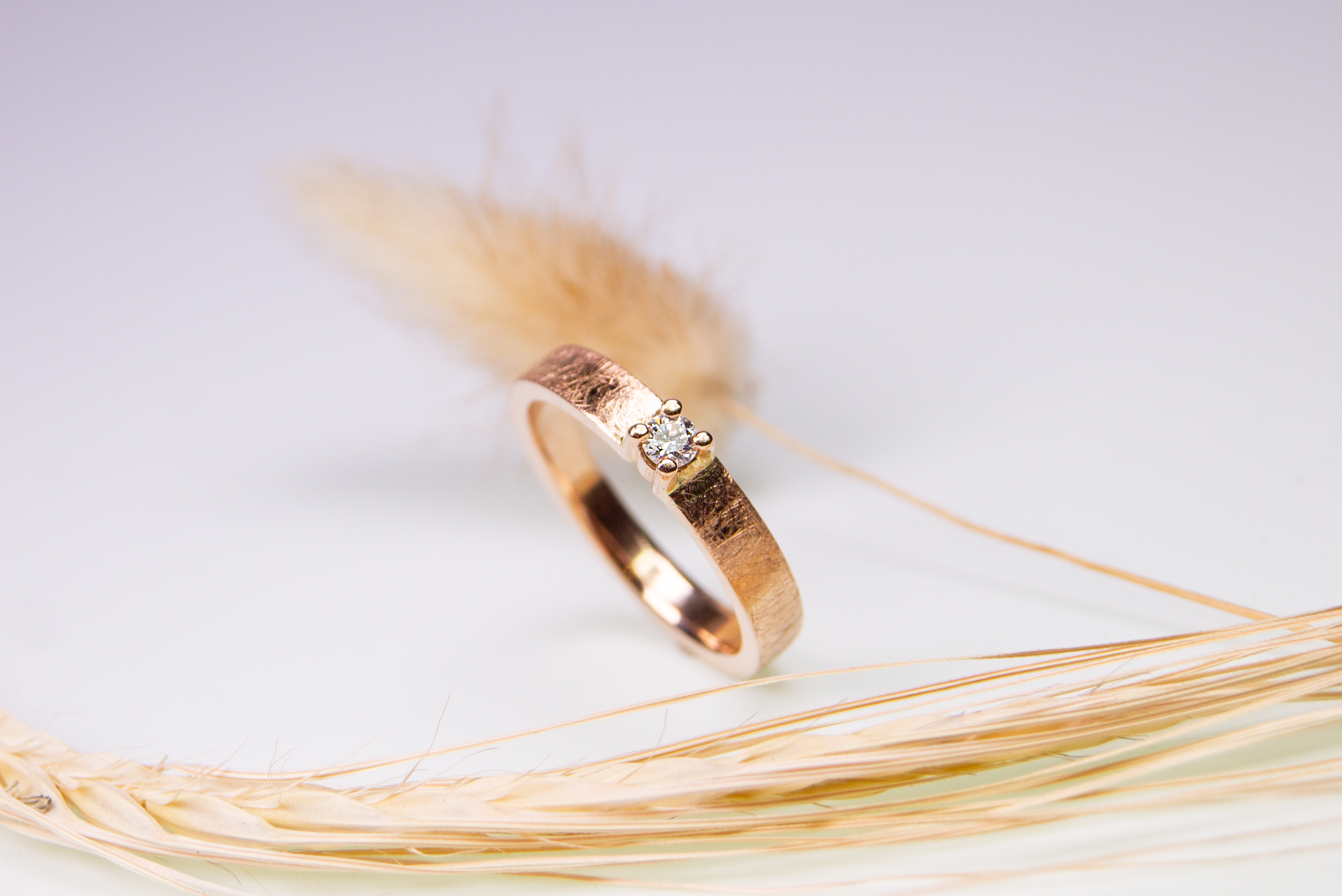 Verlobungsring aus Rotgold mit Brillant