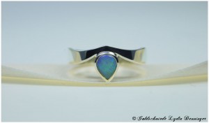 Silberring 925/- mit echten Opal in Tropfenform