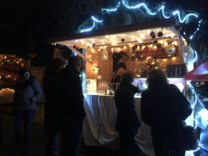 Besucher an meinem Stand Türkenfelder Bergweihnacht 2015