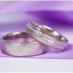 Eheringe eismattiert 585/- Weißgold
Damenring Brillantenband mit 60 Brillanten rundum 