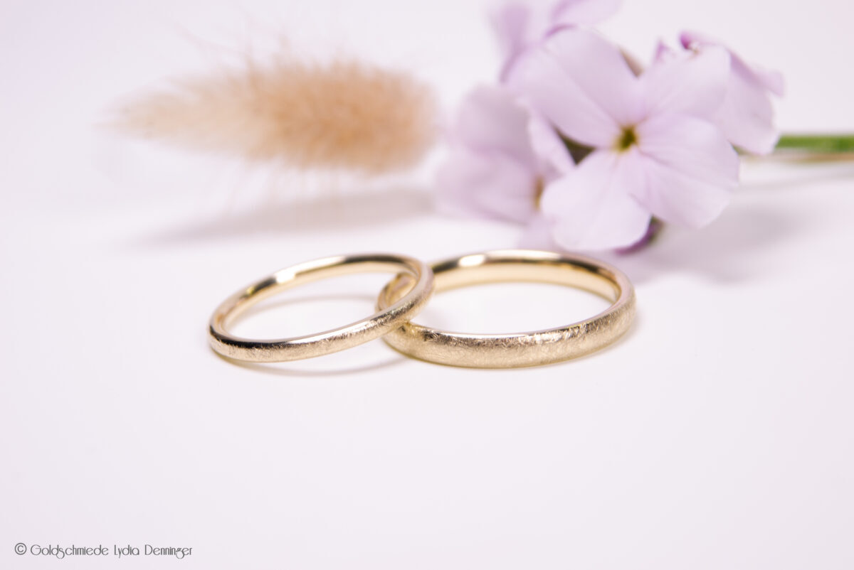 333 Gelbgold Schlichte Trauringe in Gelbgold